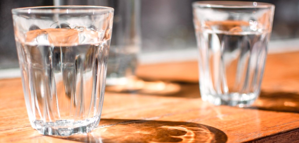 SI CANTAS, HIDRÁTATE